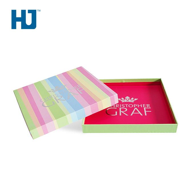 boîte de poupée cadeau